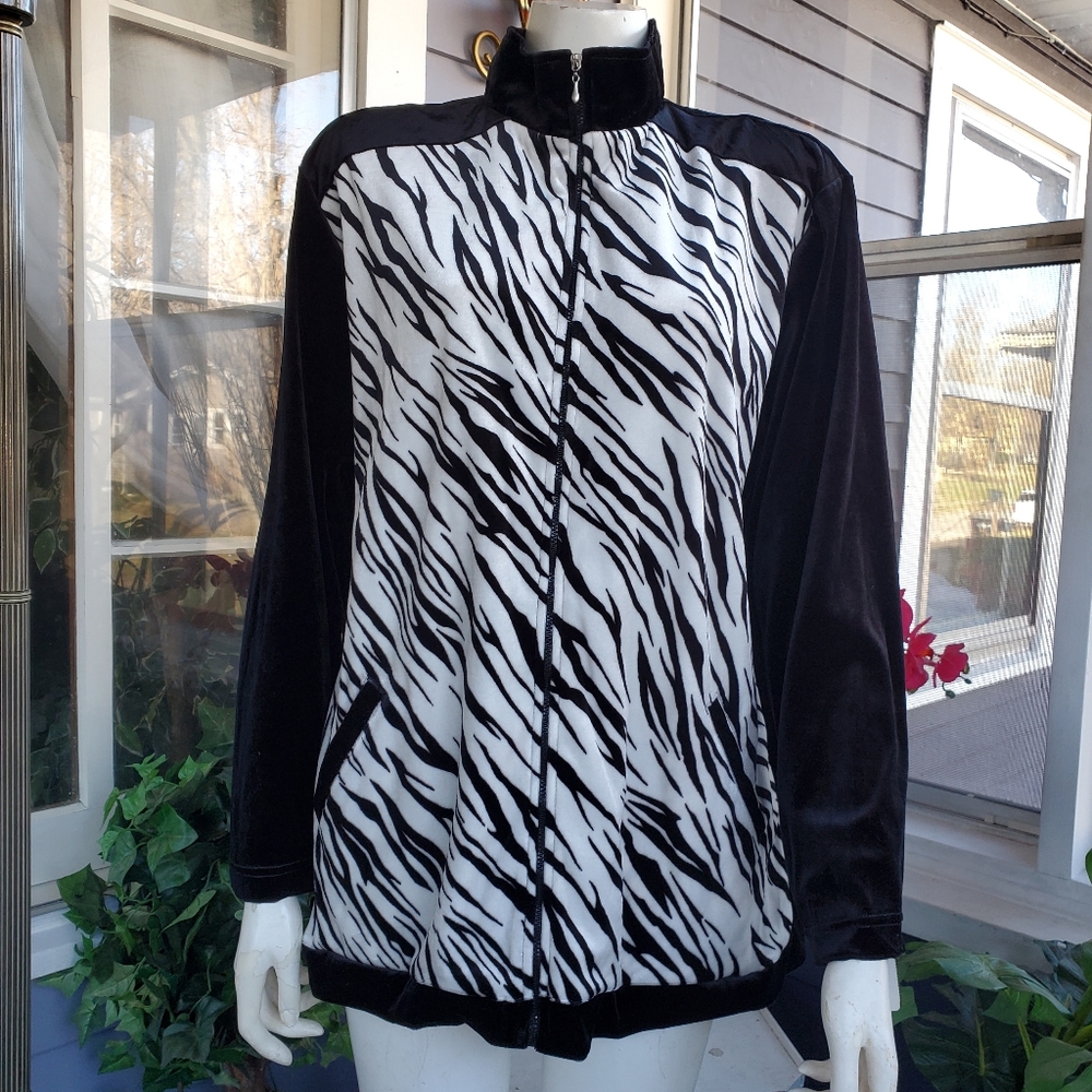 New With Tag Blast Black & White Zebra Print Velvet Zipped Up Front Jacket /Med.